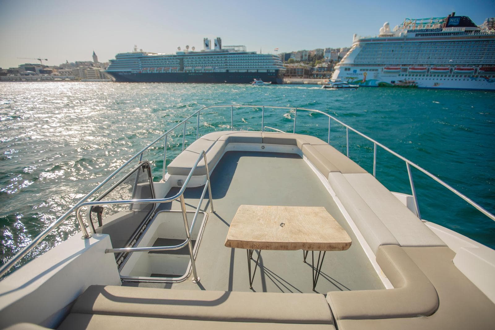 Yacht à Moteur Intime (Jusqu’à 12 invités) — Bosphorus photo 3